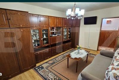 Apartament cu 3 camere decomandat în Pandurilor