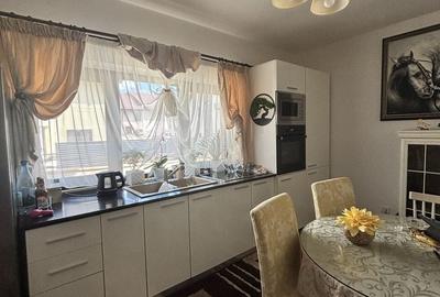 Casă cu 4 camere în Berceni
