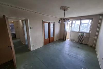 Apartament cu 3 camere decomandat în Drumul Taberei