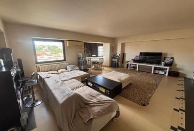 Apartament cu 4 camere decomandat în Gară