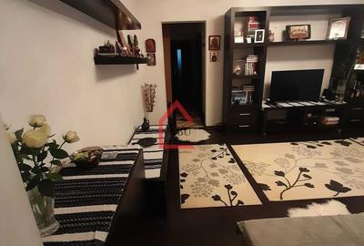 Apartament cu 3 camere semidecomandat, mobilat în Dacia
