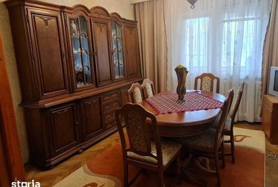Apartament cu 4 camere decomandat în Central