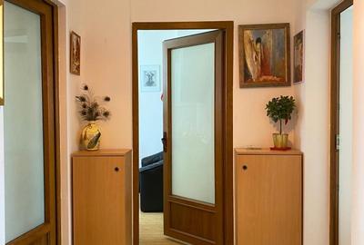 Apartament cu 2 camere decomandat în Central