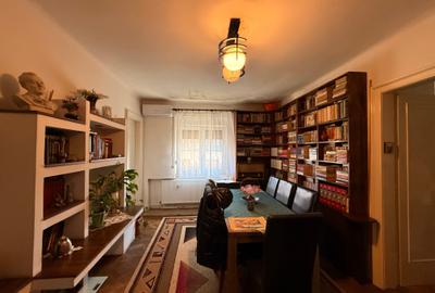 Apartament cu 4 camere semidecomandat în Central