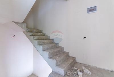 Duplex cu 4 camere cu Teren 346 Mp în Tăuți - 13