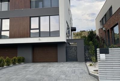 Casă cu 4 camere în Central