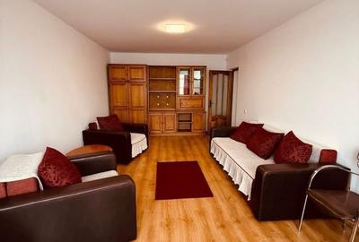 Apartament cu 3 camere decomandat în 7 Noiembrie - 2