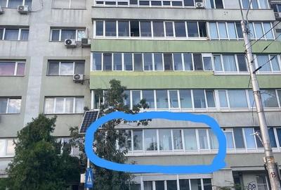 Apartament cu 3 camere semidecomandat, mobilat în P-ța Victoriei