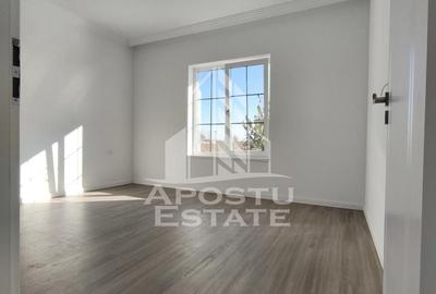 Casă cu 4 camere cu Teren 668 Mp în Dumbrăvița