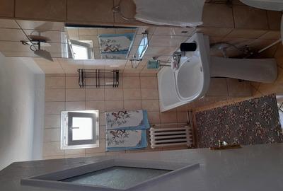 Apartament cu 2 camere semidecomandat în Cetate