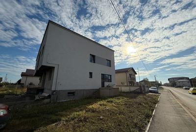 Duplex cu 4 camere cu Canalizare în Central - 7
