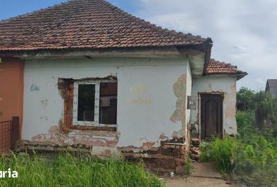 Casă cu 2 camere cu Teren 750 Mp în Santău