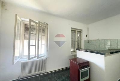 Casă cu 3 camere cu Teren 140 Mp în Central