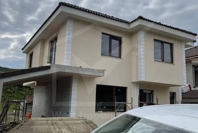 Casă individuală cu 4 camere cu Canalizare în Luna de Sus - 1