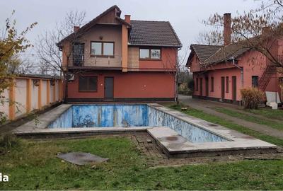 Casă cu 10 camere cu Teren 2000 Mp în Central - 19