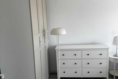 Apartament cu 3 camere decomandat în Exterior Vest