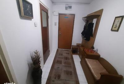 Apartament cu 3 camere decomandat în Prelungirea Ghencea