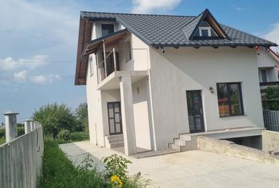 Casă individuală cu 4 camere cu Canalizare în Sud - 1
