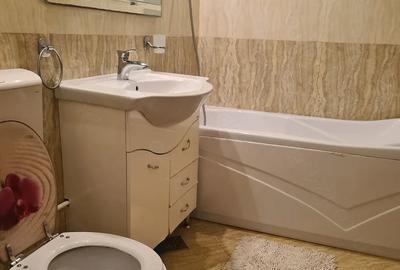 Apartament cu 3 camere decomandat în C5 - 2