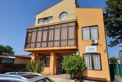 Casă individuală cu 6 camere cu Canalizare în Central - 1