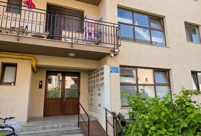 Apartament cu 3 camere decomandat în Dobroești