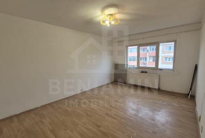 Apartament cu 2 camere decomandat în Rovine
