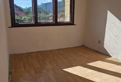 Apartament cu 2 camere decomandat în Șuncuiuș
