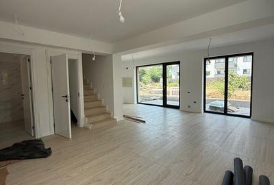 Duplex cu 4 camere cu Canalizare în Theodor Pallady
