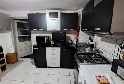 Casă individuală cu 4 camere cu Canalizare în Trocadero - 10
