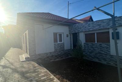 Casă cu 3 camere cu Teren 600 Mp în Central - 1
