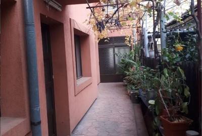 Casă cu 4 camere în Central - 3