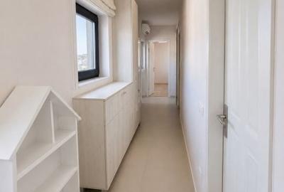 Apartament cu 3 camere semidecomandat în Borhanci