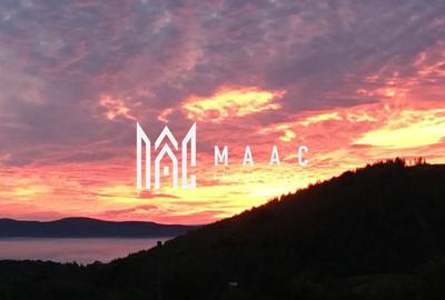 Casă cu 4 camere cu Piscina în Sadu