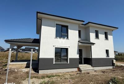 Casă cu 4 camere în Șura Mică