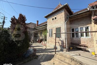 Casă cu 4 camere în Dâmbul Rotund