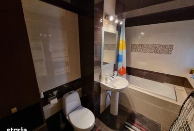 Apartament cu 3 camere decomandat în Bucium