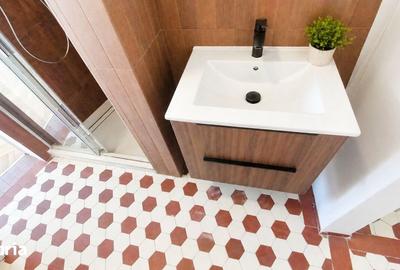 Apartament cu 4 camere decomandat în Universitate - 1