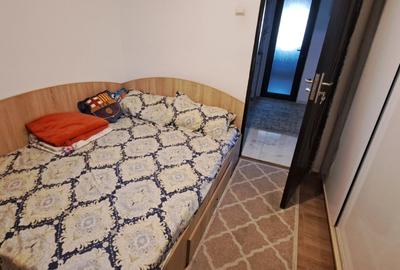 Apartament cu 4 camere decomandat în Est