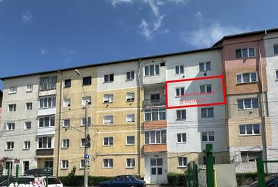 Apartament cu 3 camere decomandat în Vitrometan