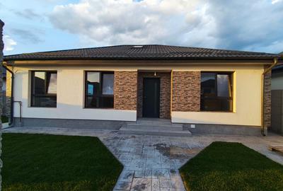 Casă individuală cu 4 camere cu Teren 380 Mp în Bâcu - 2