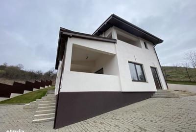 Casă cu 4 camere în Ciupercenii Noi