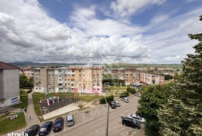 Apartament cu 3 camere semidecomandat în Central - 3
