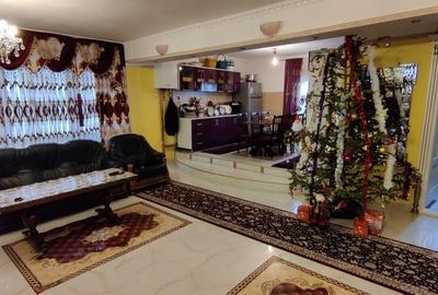 Casă cu 5 camere cu Teren 2000 Mp în Central - 9