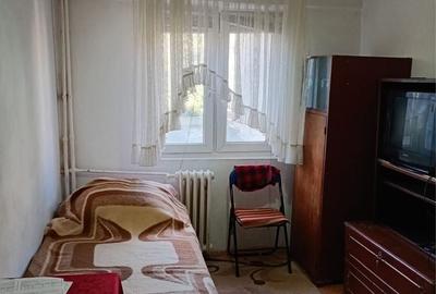 Garsonieră decomandată în Romanilor