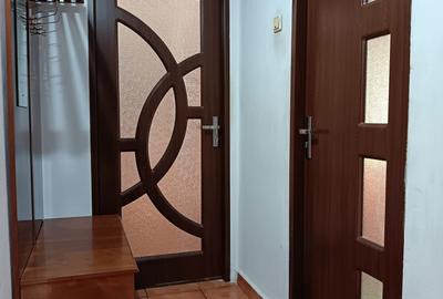 Apartament cu 3 camere semidecomandat în Craiovița Nouă - 3