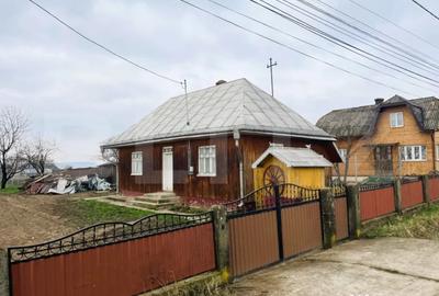 Casă cu 2 camere cu Teren 2000 Mp în Central - 1