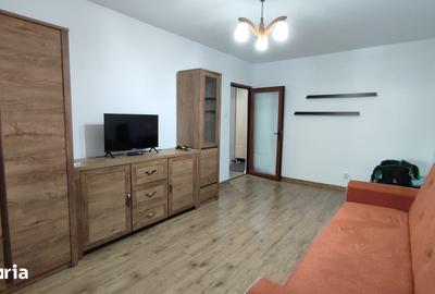 Apartament cu 3 camere decomandat în Micro 16