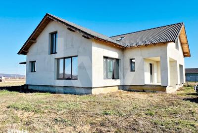 Casă cu 5 camere cu Teren 743 Mp în Oșorhei
