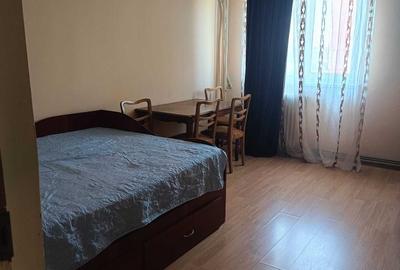 Apartament cu 3 camere semidecomandat în Exterior Vest