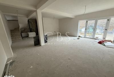 Casă cu 4 camere în Tăuți